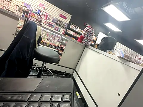 Snapshot of RawRyder8 chatting on December 17, 2025, 2:06 am RawRyder8 online show from December 17, 2025, 2:06 am