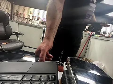 Snapshot of RawRyder8 chatting on April 8, 2026, 3:17 am RawRyder8 online show from April 8, 2026, 3:17 am