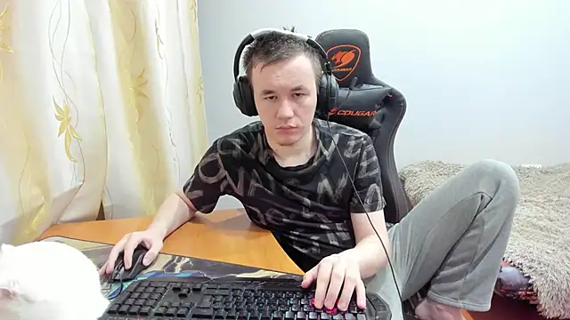 iliaskrislove online show from November 8, 2025, 12:05 pm