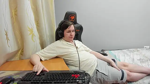 iliaskrislove online show from April 21, 2026, 8:12 pm