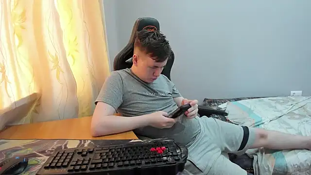 iliaskrislove online show from April 24, 2026, 11:01 am