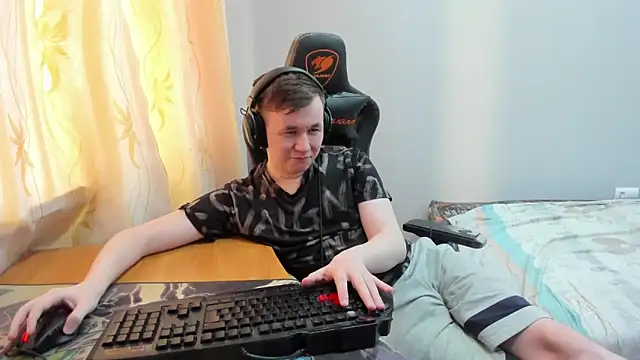 iliaskrislove online show from April 28, 2026, 2:27 am