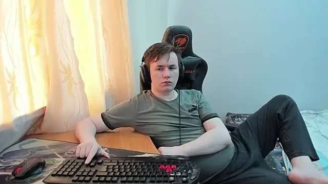 iliaskrislove online show from June 6, 2026, 12:43 pm