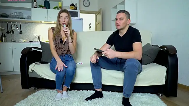 Snapshot of littlesweettifany chatting on December 9, 2024, 1:02 pm littlesweettifany online show from December 9, 2024, 1:02 pm