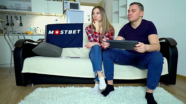 Snapshot of littlesweettifany chatting on January 14, 2025, 1:17 pm littlesweettifany online show from January 14, 2025, 1:17 pm