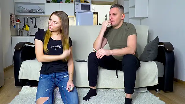 Snapshot of littlesweettifany chatting on December 16, 2025, 11:37 am littlesweettifany online show from December 16, 2025, 11:37 am