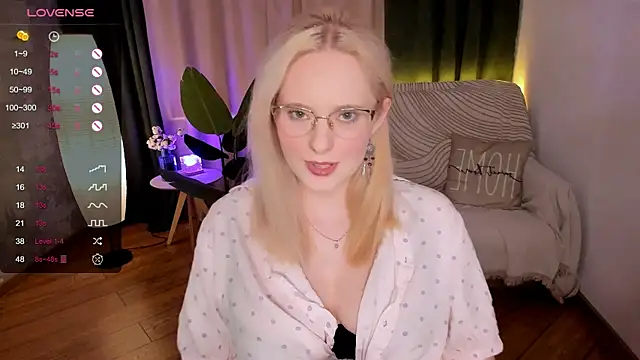 Snapshot of Aemilia_ chatting on February 16, 2025, 9:04 am Aemilia online show from February 16, 2025, 9:04 am