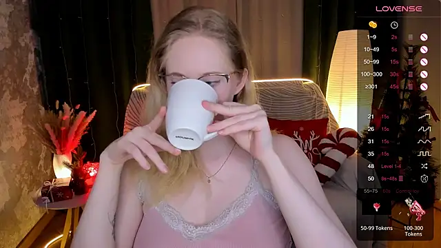 Aemilia  online show from December 5, 2025, 8:45 am