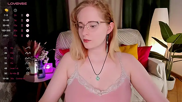 Snapshot of Aemilia_ chatting on May 7, 2026, 8:42 am Aemilia online show from May 7, 2026, 8:42 am