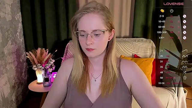 Snapshot of Aemilia_ chatting on June 3, 2026, 8:28 am Aemilia online show from June 3, 2026, 8:28 am