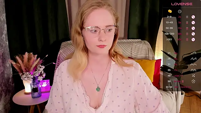 Snapshot of Aemilia_ chatting on June 11, 2026, 8:23 am Aemilia online show from June 11, 2026, 8:23 am