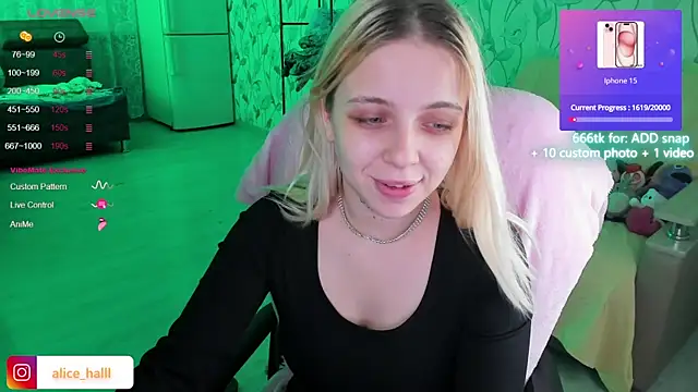 Snapshot of Alice_Halle chatting on December 5, 2024, 9:06 am Alice Halle online show from December 5, 2024, 9:06 am