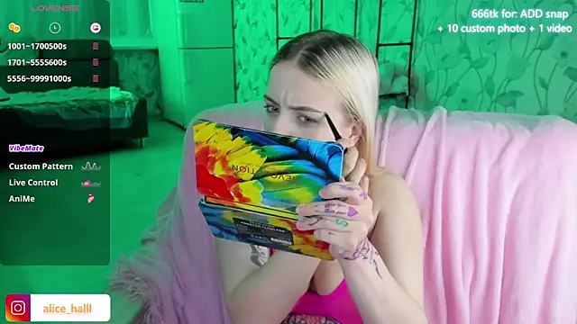 Snapshot of Alice_Halle chatting on December 11, 2024, 5:15 pm Alice Halle online show from December 11, 2024, 5:15 pm