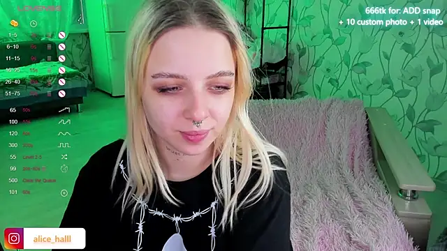 Snapshot of Alice_Halle chatting on January 2, 2025, 7:23 am Alice Halle online show from January 2, 2025, 7:23 am