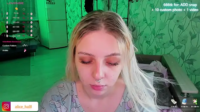 Snapshot of Alice_Halle chatting on January 4, 2025, 6:19 pm Alice Halle online show from January 4, 2025, 6:19 pm