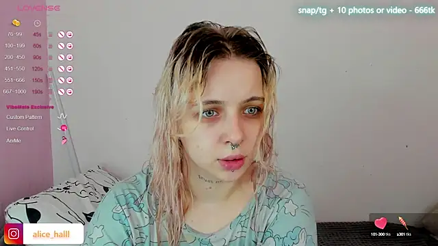 Snapshot of Alice_Halle chatting on February 19, 2025, 11:28 am Alice Halle online show from February 19, 2025, 11:28 am