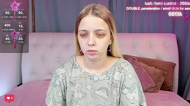 Snapshot of Alice_Halle chatting on October 10, 2025, 1:37 am Alice Halle online show from October 10, 2025, 1:37 am