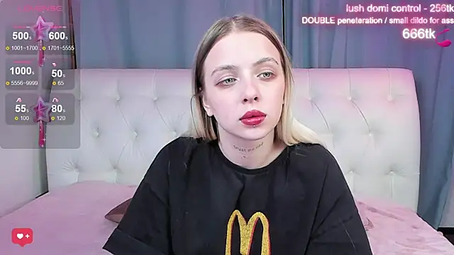 Snapshot of Alice_Halle chatting on October 14, 2025, 4:02 am Alice Halle online show from October 14, 2025, 4:02 am