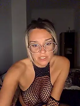 Snapshot of SpicyVicky chatting on May 15, 2026, 4:30 am SpicyVicky online show from May 15, 2026, 4:30 am