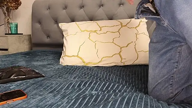 Strip-Lady online show from February 2, 2026, 12:15 pm