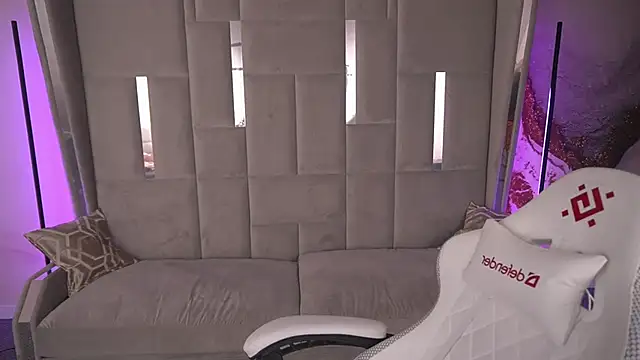 CozyMell online show from March 17, 2025, 10:49 am