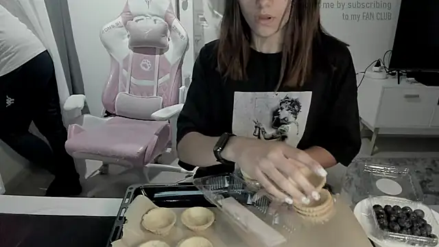 MashkaRay online show from September 9, 2025, 5:01 pm