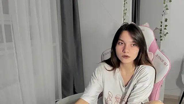 MashkaRay online show from December 4, 2025, 2:48 pm