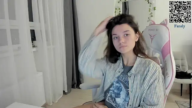 MashkaRay online show from December 21, 2025, 1:29 pm