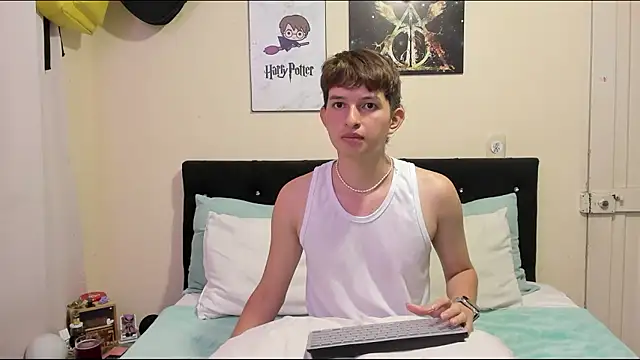 Snapshot of Hanz_peterss chatting on July 31, 2026, 8:30 pm Hanz peterss online show from July 31, 2026, 8:30 pm