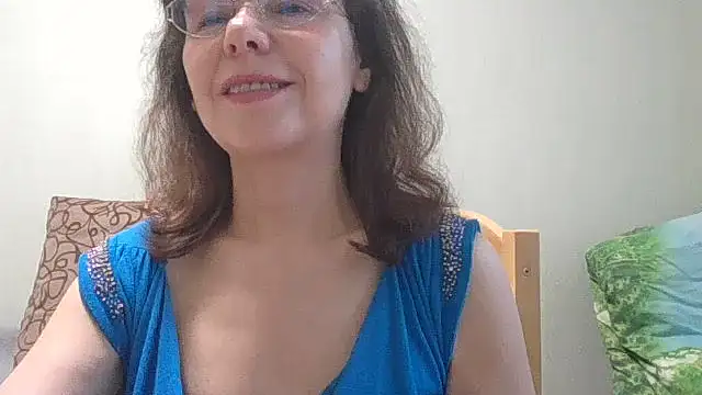 HollyJewel online show from June 17, 2026, 4:19 pm