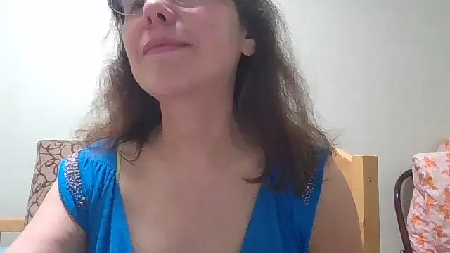 HollyJewel online show from June 21, 2026, 6:32 pm
