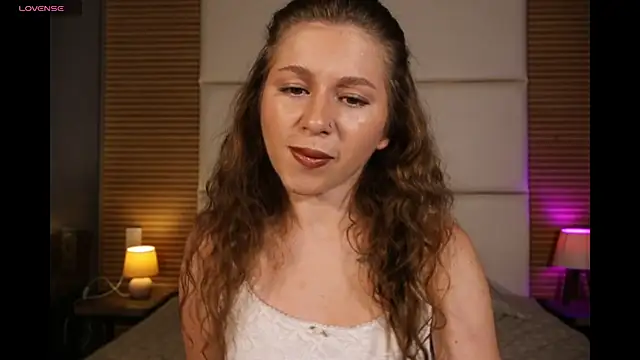 Snapshot of AliceBellamy chatting on July 8, 2026, 10:36 pm AliceBellamy online show from July 8, 2026, 10:36 pm