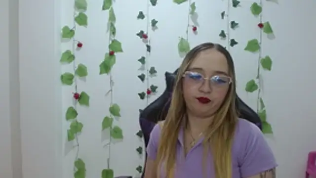 Liaroberts1 online show from May 7, 2026, 3:34 am