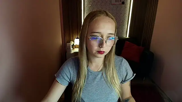 Liaroberts1 online show from June 17, 2026, 1:45 pm