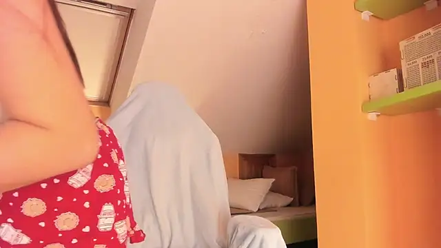 Snapshot of GoodGirll2133 chatting on February 24, 2025, 5:53 pm GoodGirll2133 online show from February 24, 2025, 5:53 pm