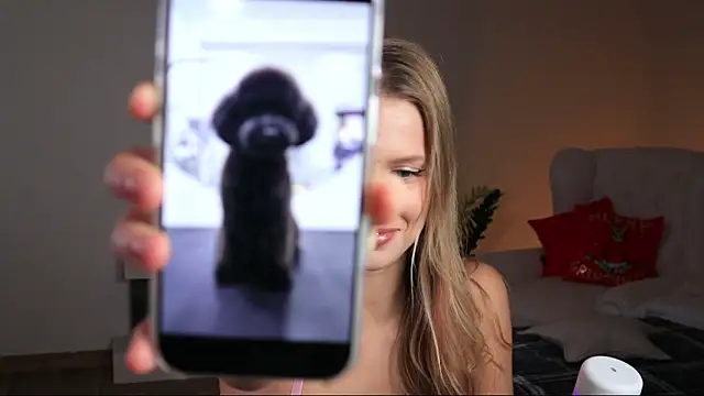 Snapshot of ella_twinkl chatting on December 4, 2025, 6:38 pm ella twinkl online show from December 4, 2025, 6:38 pm