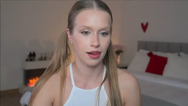 Snapshot of ella_twinkl chatting on March 20, 2026, 6:57 pm ella twinkl online show from March 20, 2026, 6:57 pm
