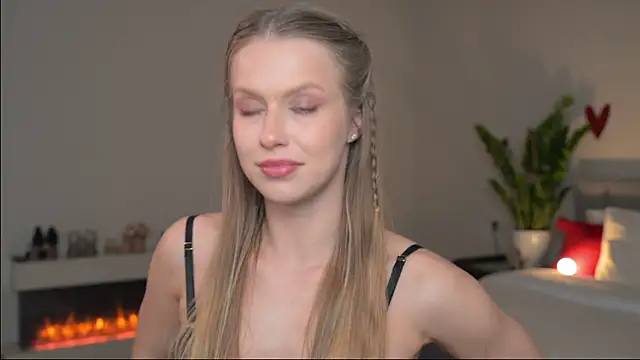 Snapshot of ella_twinkl chatting on April 17, 2026, 6:55 pm ella twinkl online show from April 17, 2026, 6:55 pm