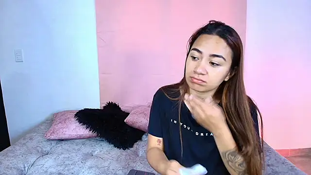 Snapshot of Jules_n_Gia chatting on November 2, 2025, 2:19 pm Jules n Gia online show from November 2, 2025, 2:19 pm