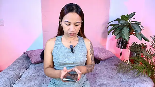 Snapshot of Jules_n_Gia chatting on November 18, 2025, 5:06 pm Jules n Gia online show from November 18, 2025, 5:06 pm