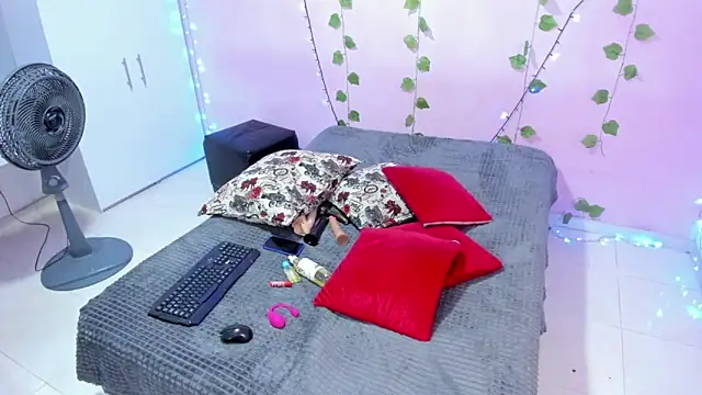 Snapshot of ambersmitx chatting on February 2, 2025, 2:45 pm ambersmitx online show from February 2, 2025, 2:45 pm