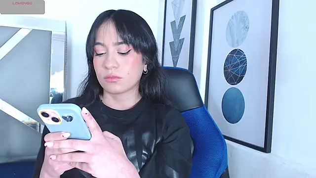 Snapshot of ZaraDames_ chatting on February 19, 2025, 3:50 am ZaraDames online show from February 19, 2025, 3:50 am