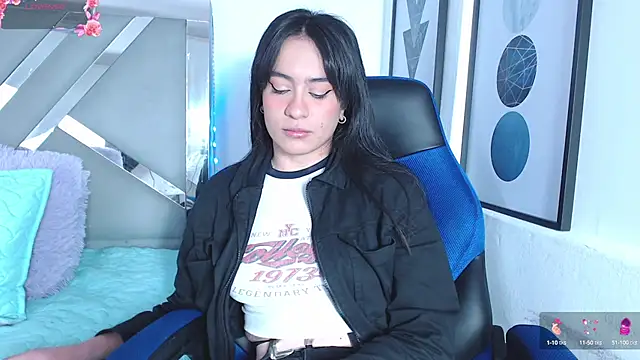 Snapshot of ZaraDames_ chatting on March 23, 2025, 5:00 am ZaraDames online show from March 23, 2025, 5:00 am