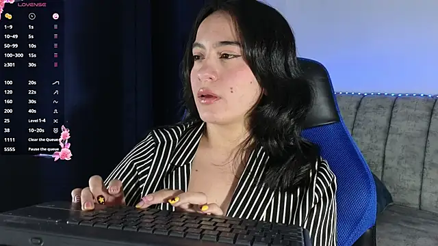 Snapshot of ZaraDames_ chatting on June 11, 2026, 4:21 am ZaraDames online show from June 11, 2026, 4:21 am