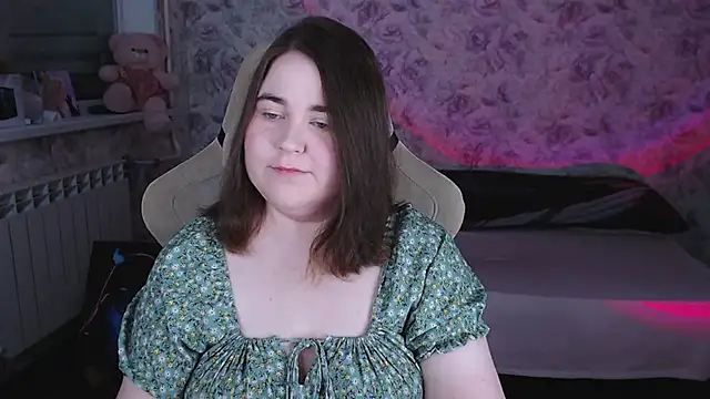 Estelle Hicks online show from April 28, 2026, 6:57 pm