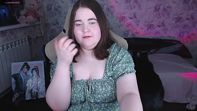 Estelle Hicks online show from June 8, 2026, 7:14 pm