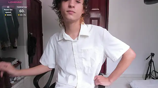 Snapshot of Danni_boy chatting on December 16, 2025, 8:03 pm Danni boy online show from December 16, 2025, 8:03 pm