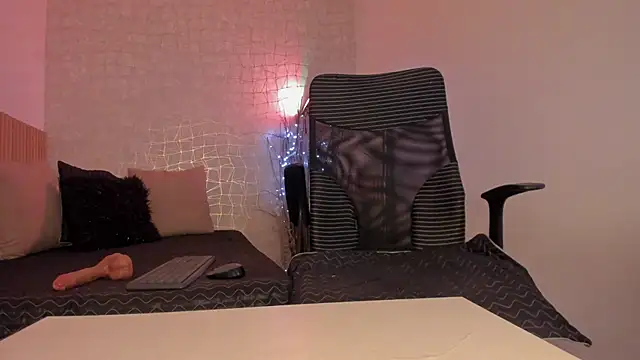 Snapshot of Bella_desi_ chatting on January 4, 2025, 3:17 pm Bella desi online show from January 4, 2025, 3:17 pm