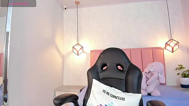 Snapshot of SUNNYCYRUS chatting on February 12, 2025, 12:33 pm SUNNYCYRUS online show from February 12, 2025, 12:33 pm