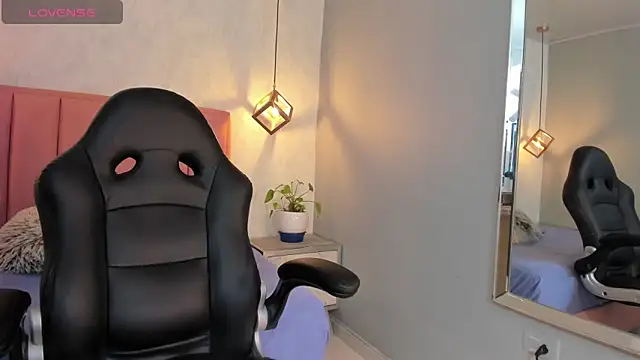 Snapshot of SUNNYCYRUS chatting on October 3, 2025, 12:24 pm SUNNYCYRUS online show from October 3, 2025, 12:24 pm